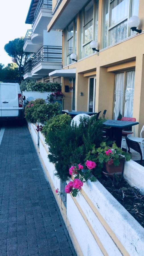 Hotel Morri'S Ρίμινι Εξωτερικό φωτογραφία
